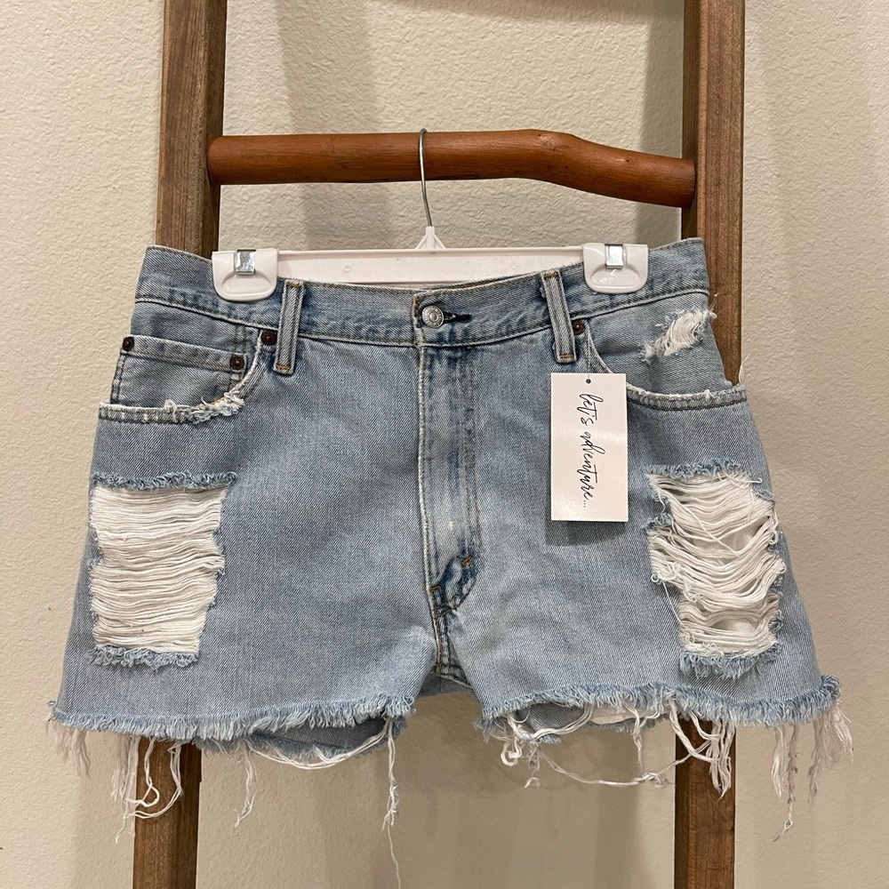 VINTAGE LEVI THRASHER JEAN SHORTS NWT